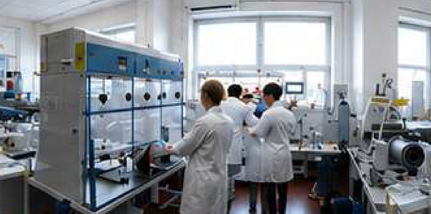 Researchers working in the R&D laboratories of the Energy Transition Hub Turin